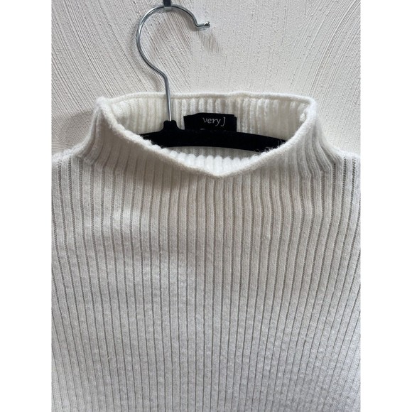 Flared Sleeve, Turtleneck Sweater Cream, Size Large. Bows on Sleeves - Picture 4 of 6